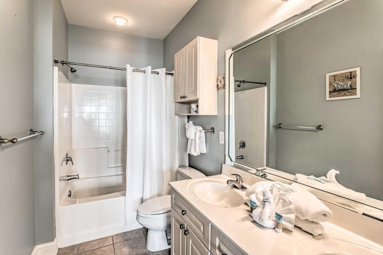 With Pool Access Less Than 2 Mi To And Golf *