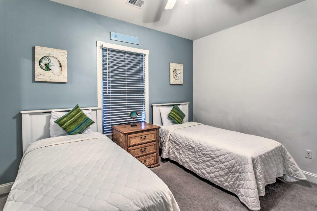 Apartment With Pool Access Less Than 2 Mi To And Golf *